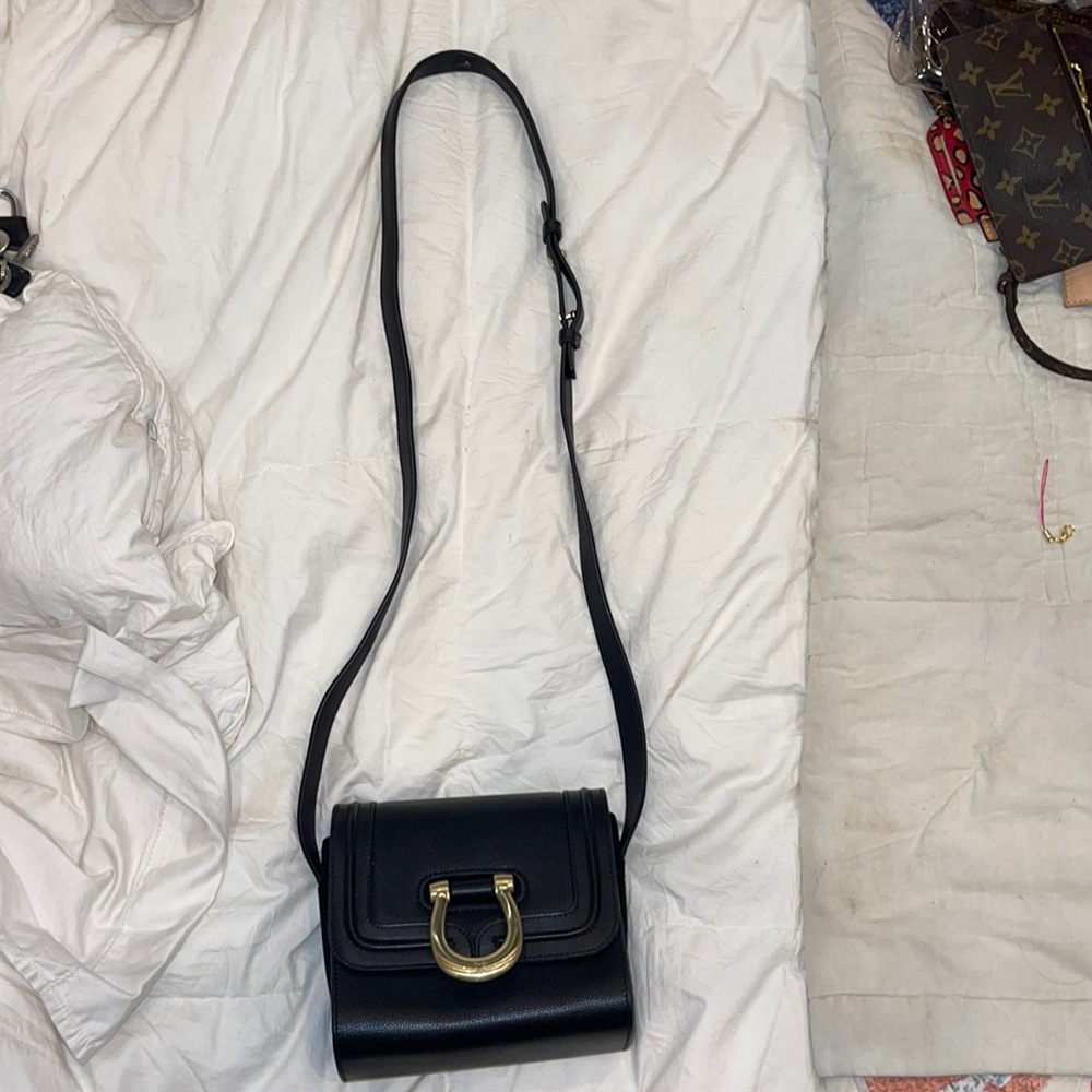Black purse adjustable straps brand new condition